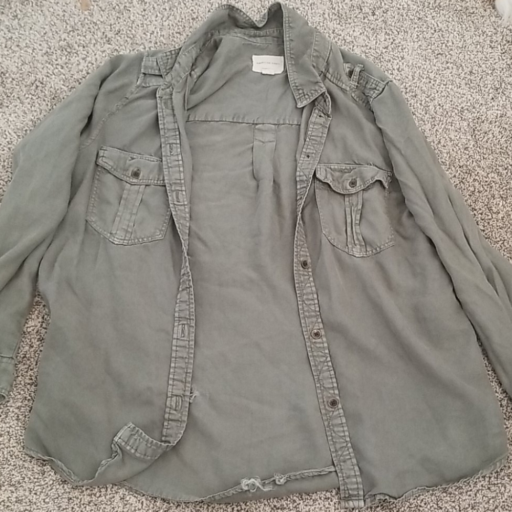 American Eagle green button up